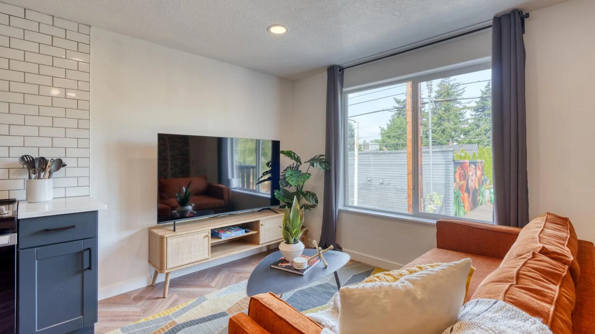 Stay Portland Collection - The Perfect Retro Portland Retreat - Vintage Shops Apartment