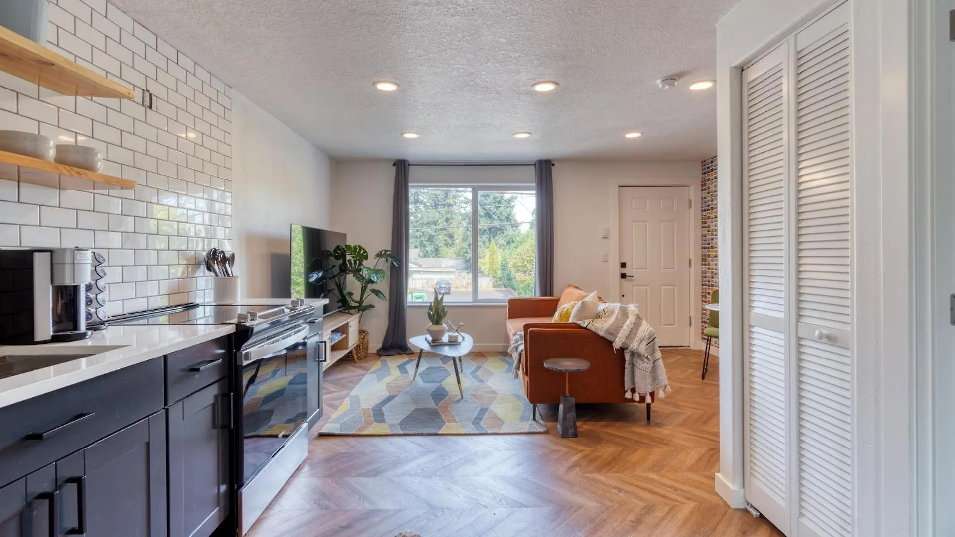 Stay Portland Collection - The Perfect Retro Portland Retreat - Vintage Shops Apartment