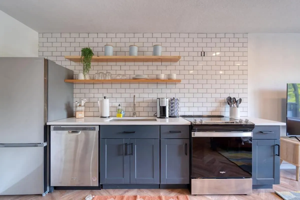 Apartment Stay Portland Collection - The Perfect Retro Portland Retreat - Vintage Shops