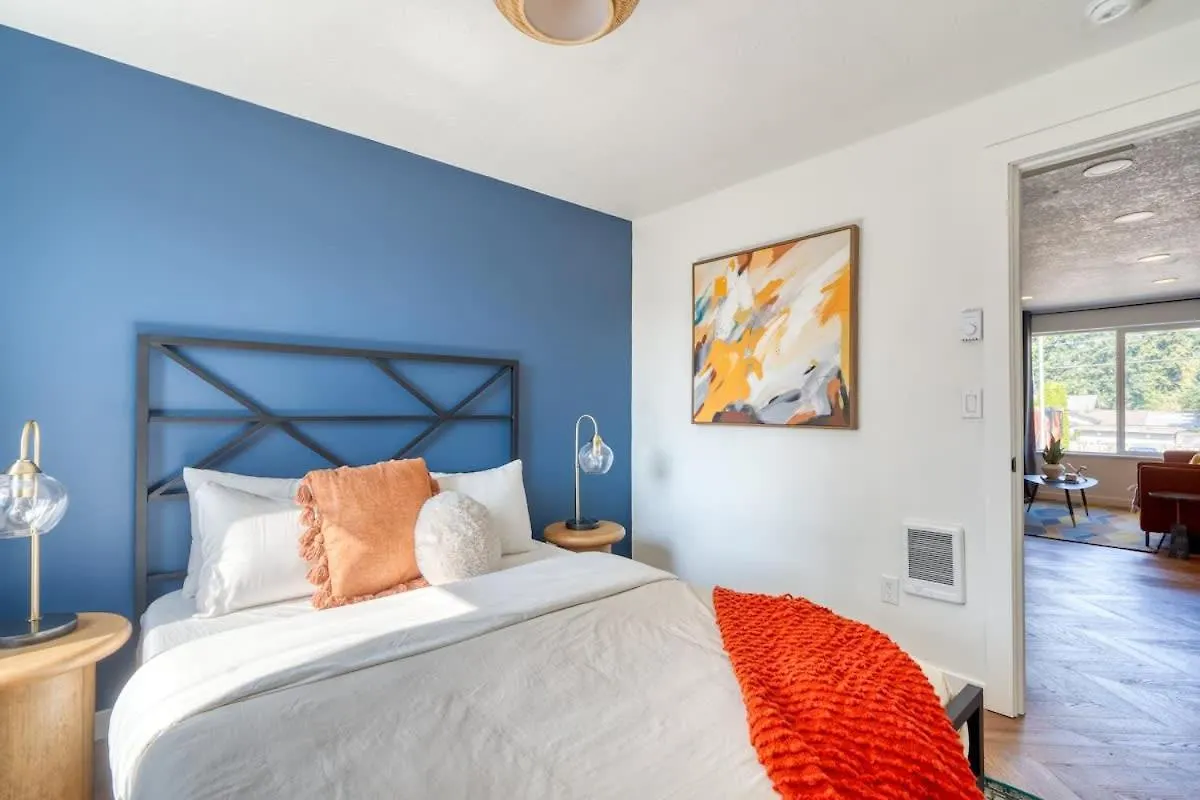 Stay Portland Collection - The Perfect Retro Portland Retreat - Vintage Shops 0*,